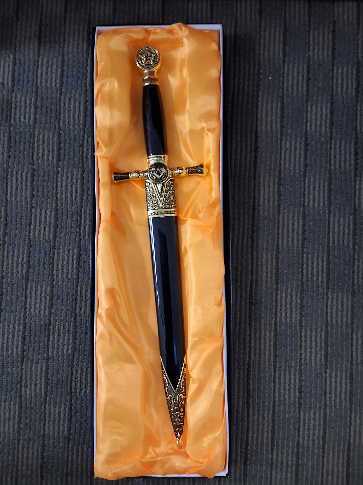 Black and gold dagger #3098