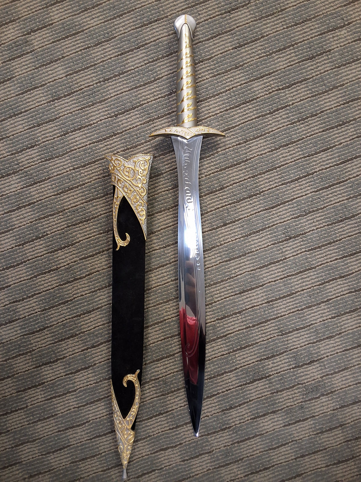 LOTR Sting Dagger with Black Velvet Sheathe #3101