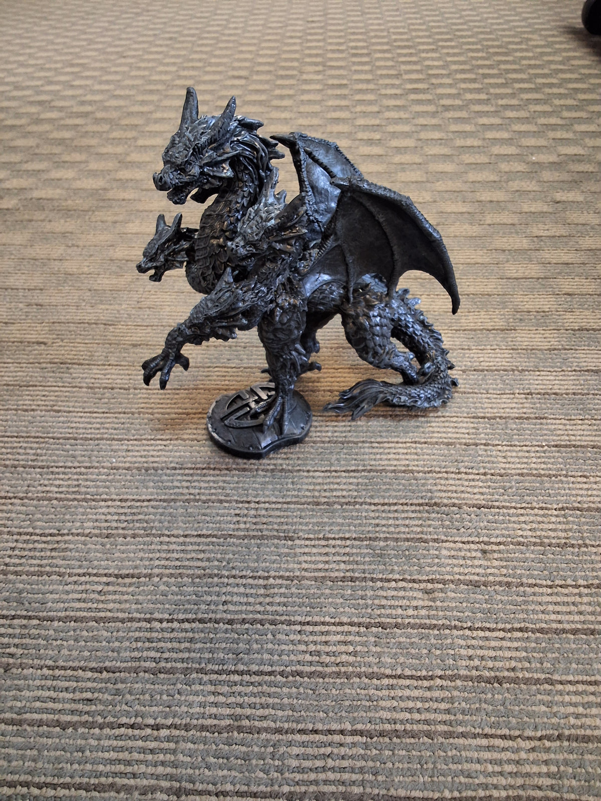 5 headed dragon statue