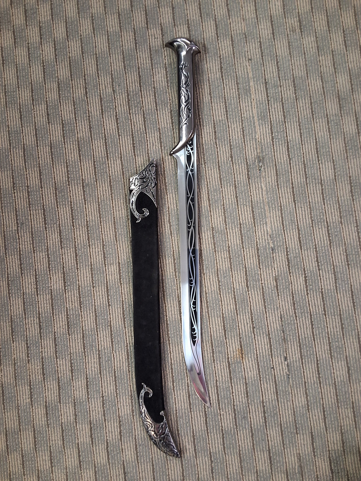 The Hobbit Eleven King Short Sword #3908