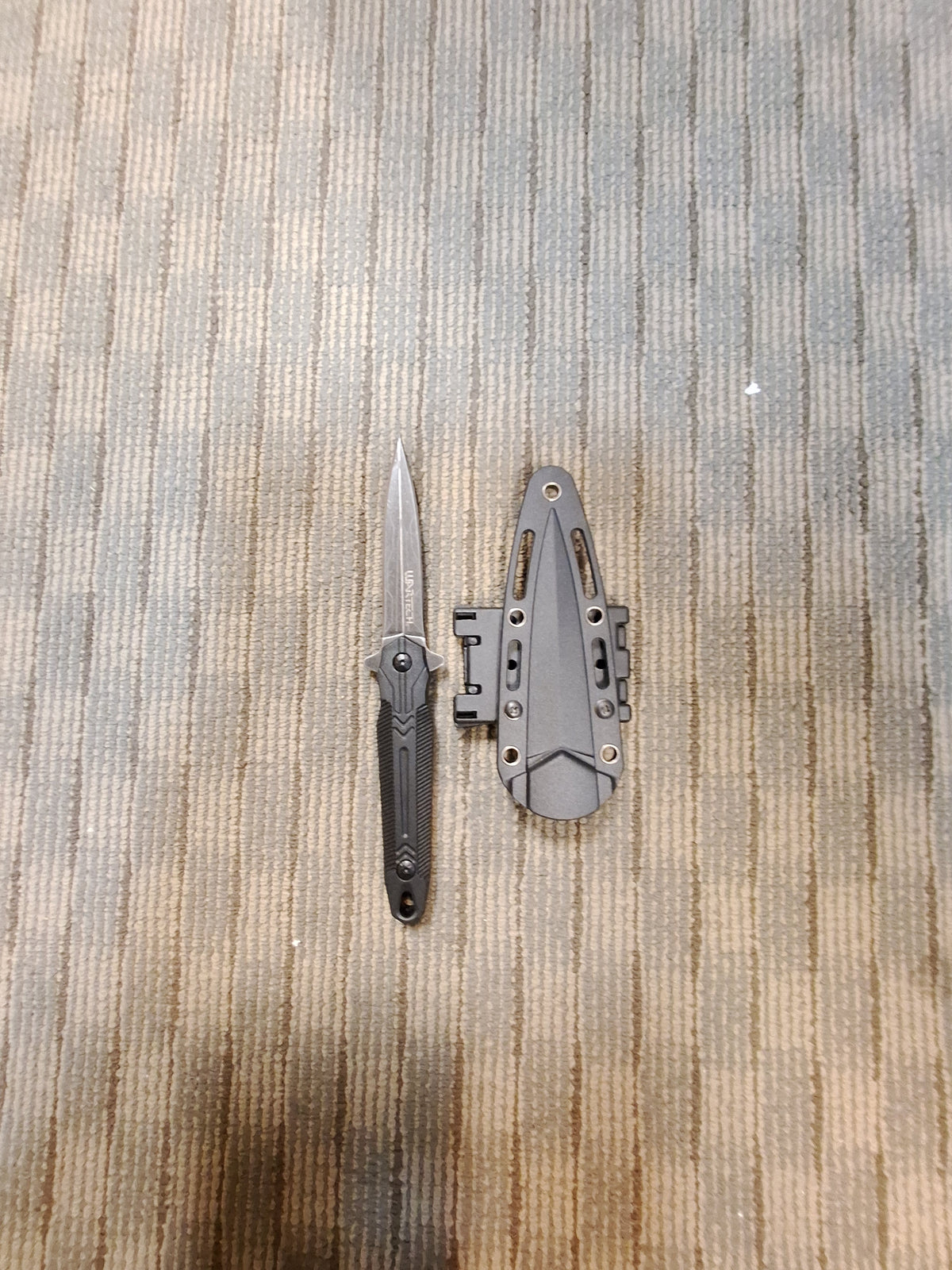 Black double edged dagger w/ engravings #3188