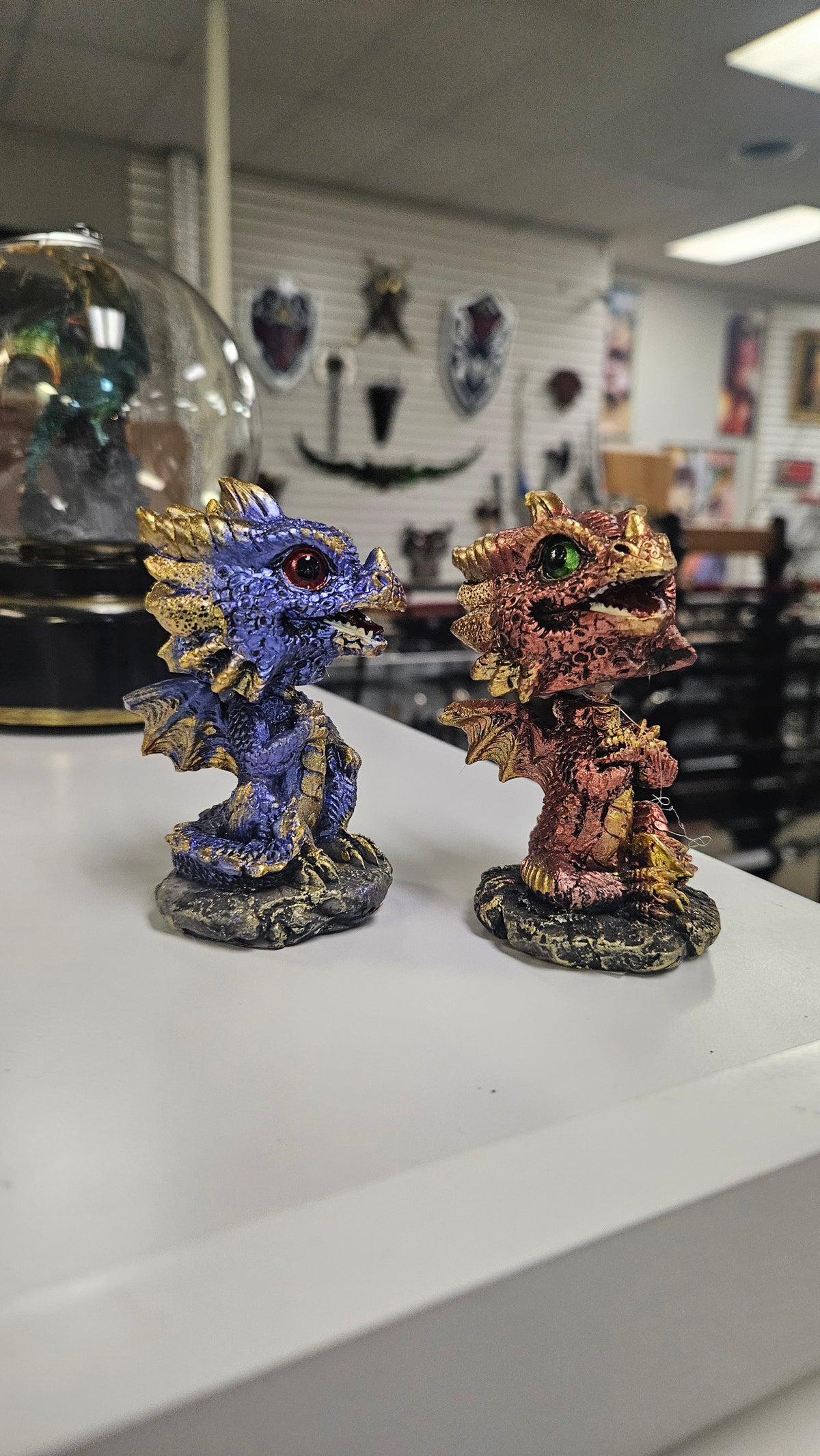 Red or Blue/Purple Bobble Head Dragons (1 piece)