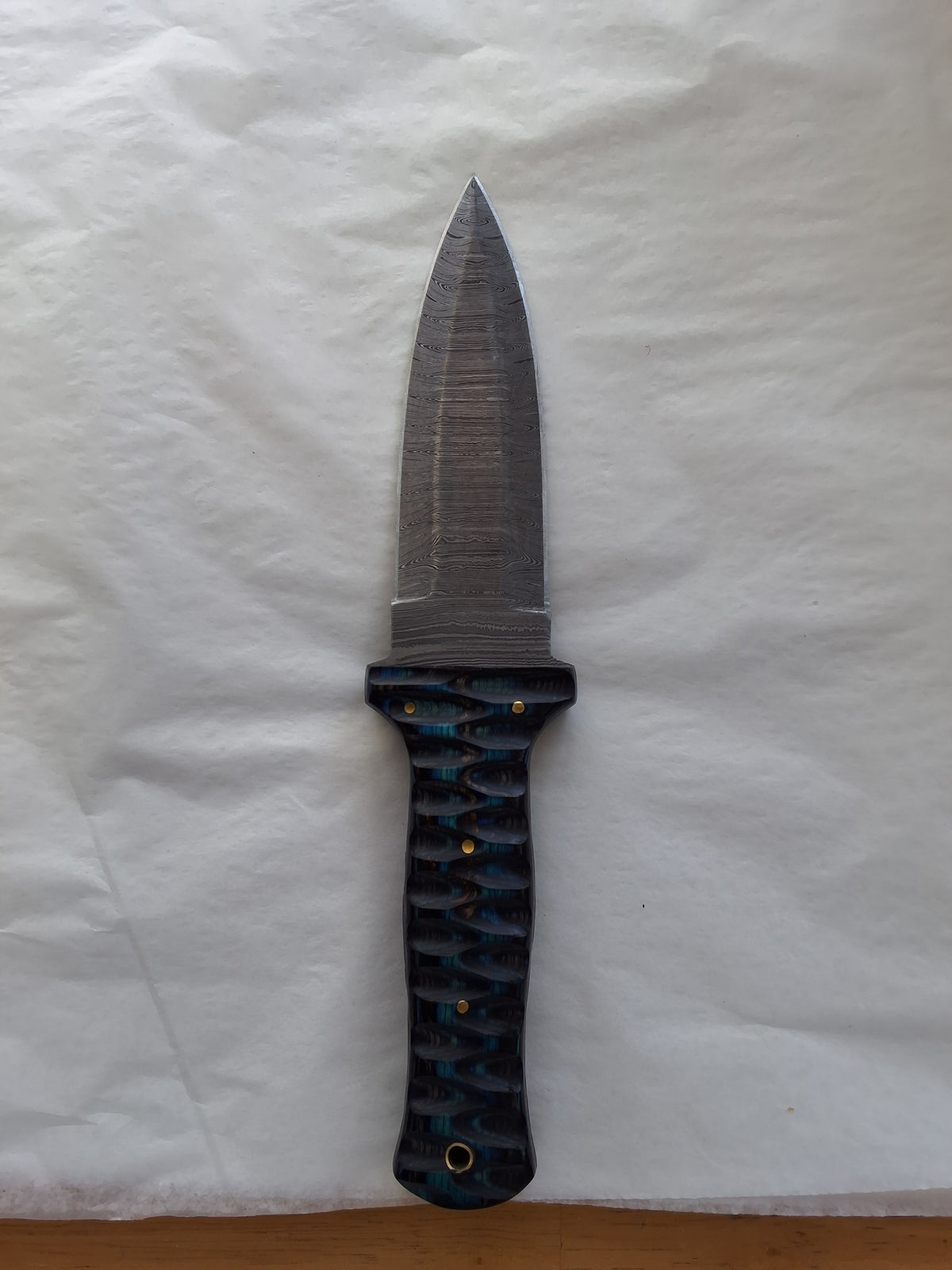 Damas. Knife with Blue Wood handle #2033