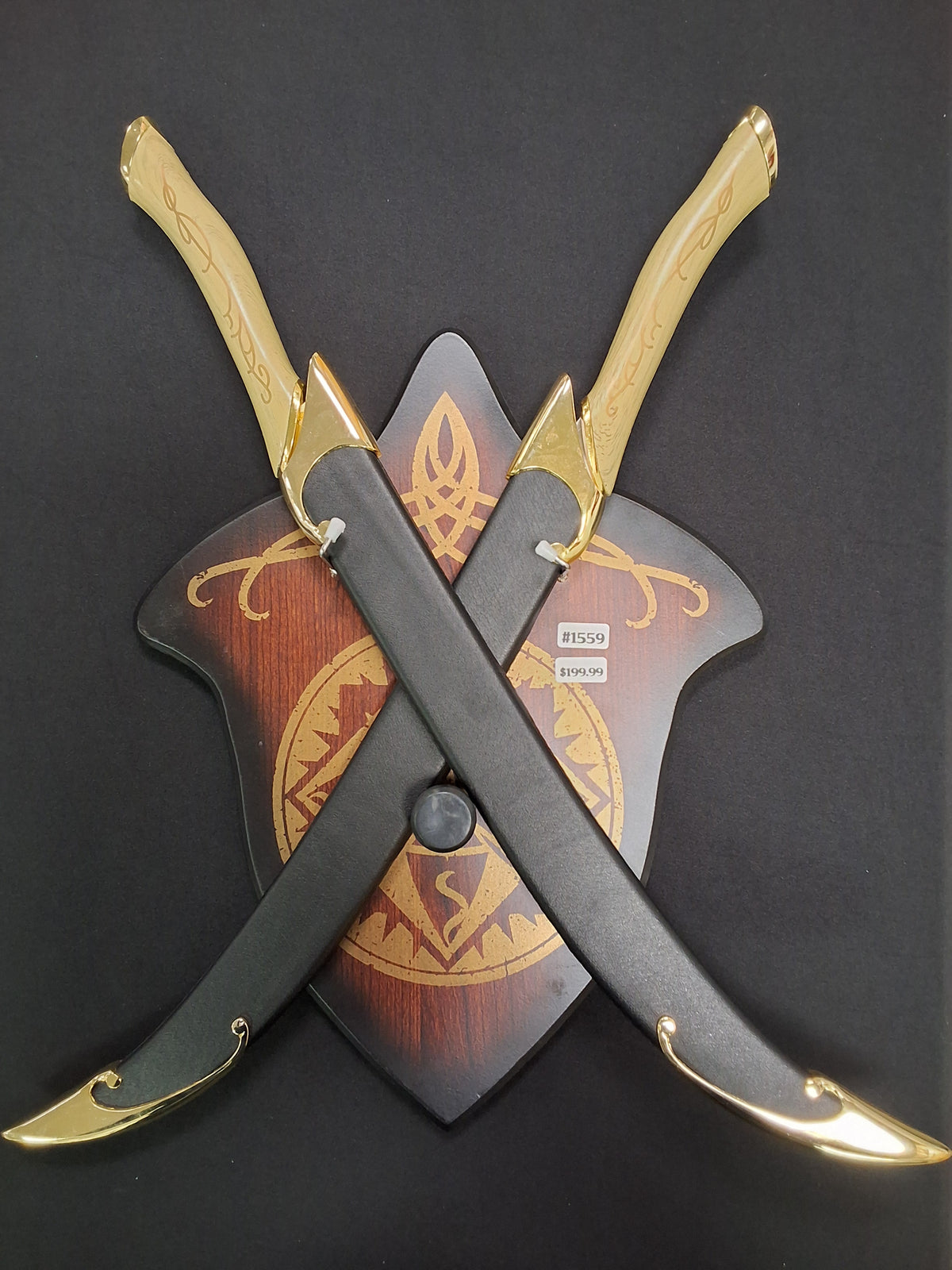 Legolas Daggers W/ Wall Mount