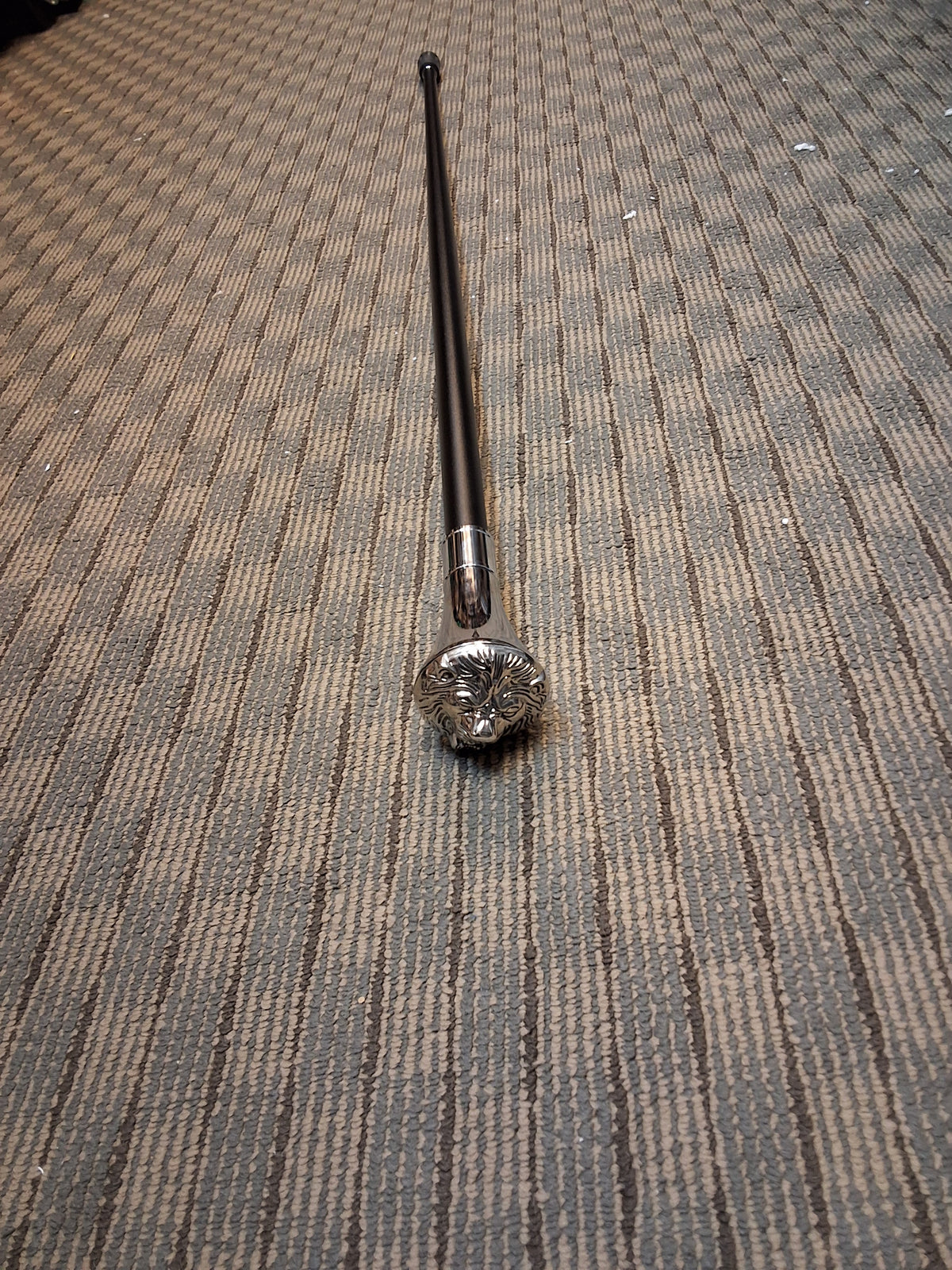 LION HEAD HIDDEN BLADE CANE