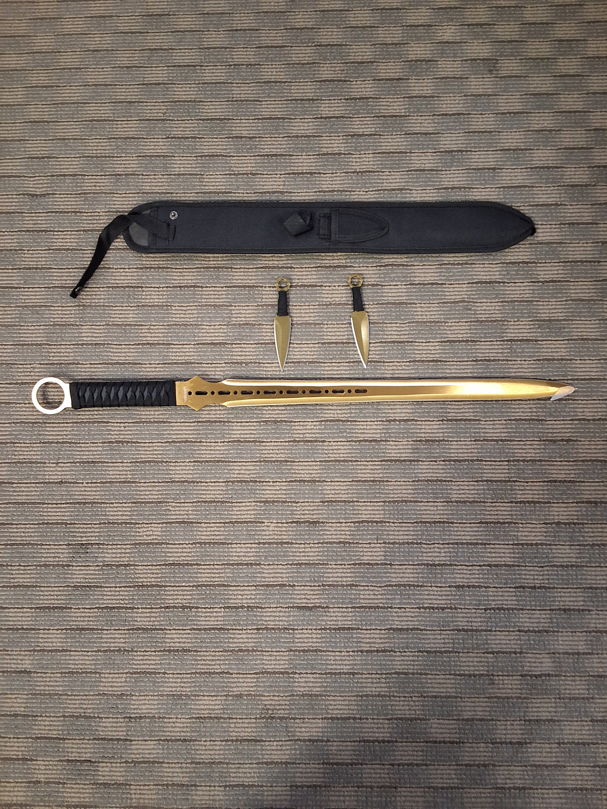 GOLD NINJA SHORT SWORD WITH 2 THROWING KNIVES #3079
