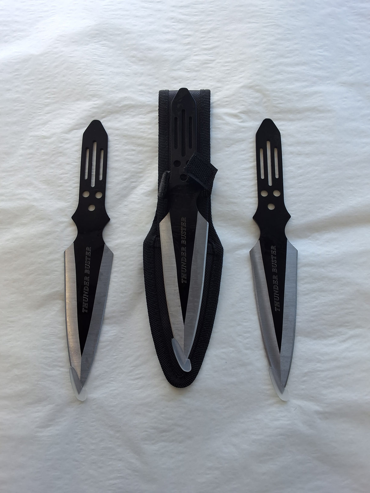 3 PIECE BLACK AND SILVER THROWING KNIFE