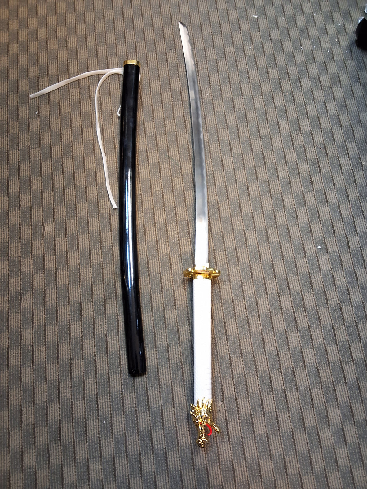 WHITE DRAGON HANDLE KATANA