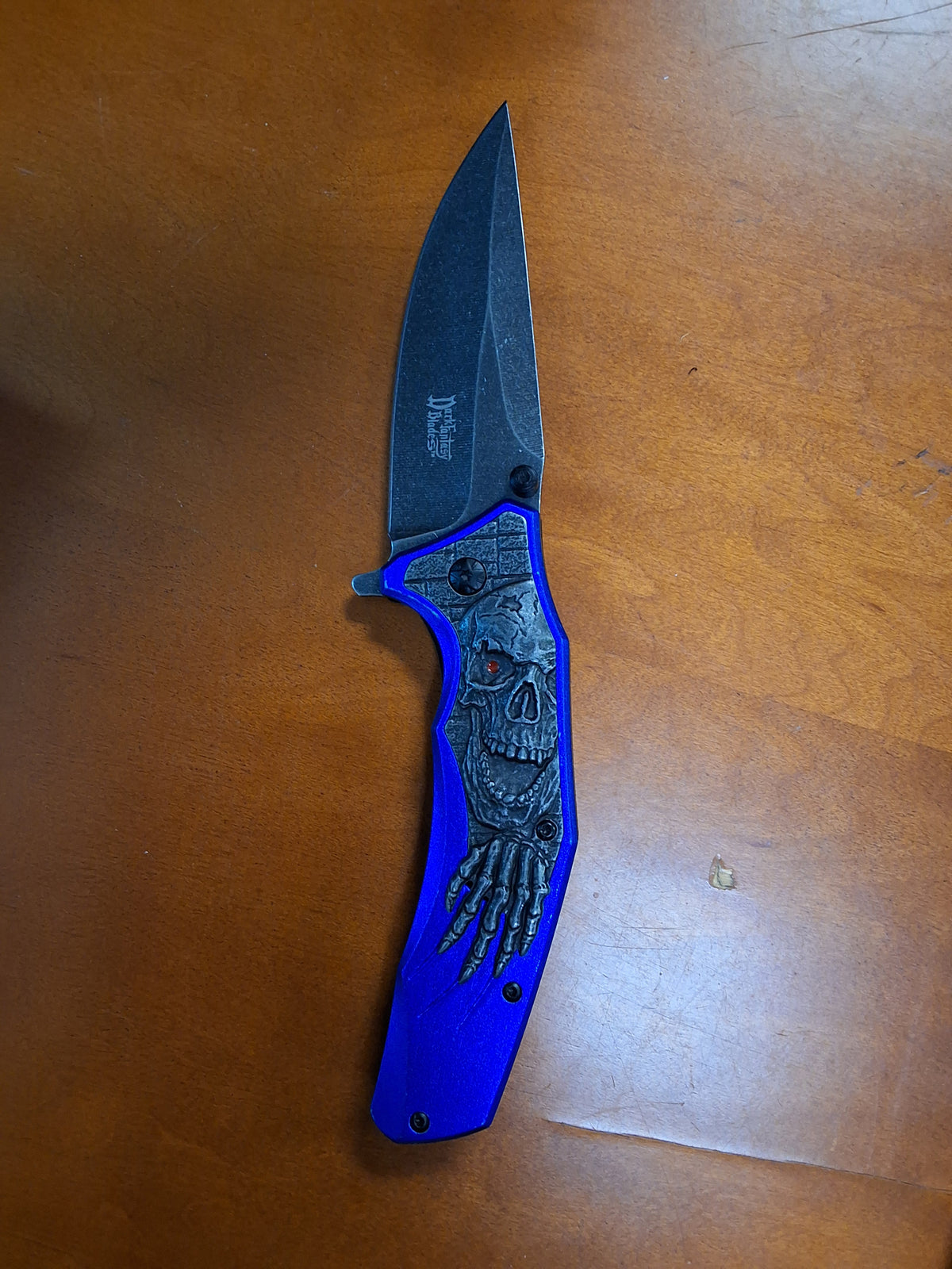Blue and stonewash knife w/ skull and hand #3071