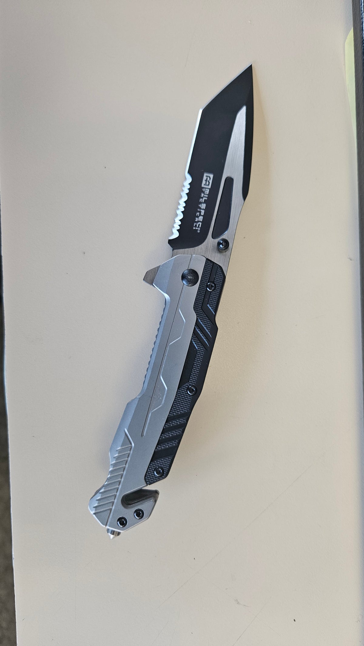 Futuristic Blk/ Silver Folding Knife