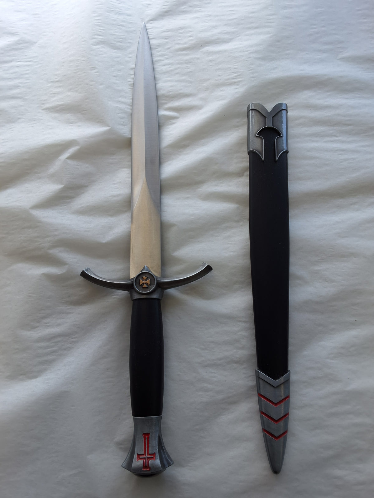 BLACK AND RED TEMPLAR DAGGER