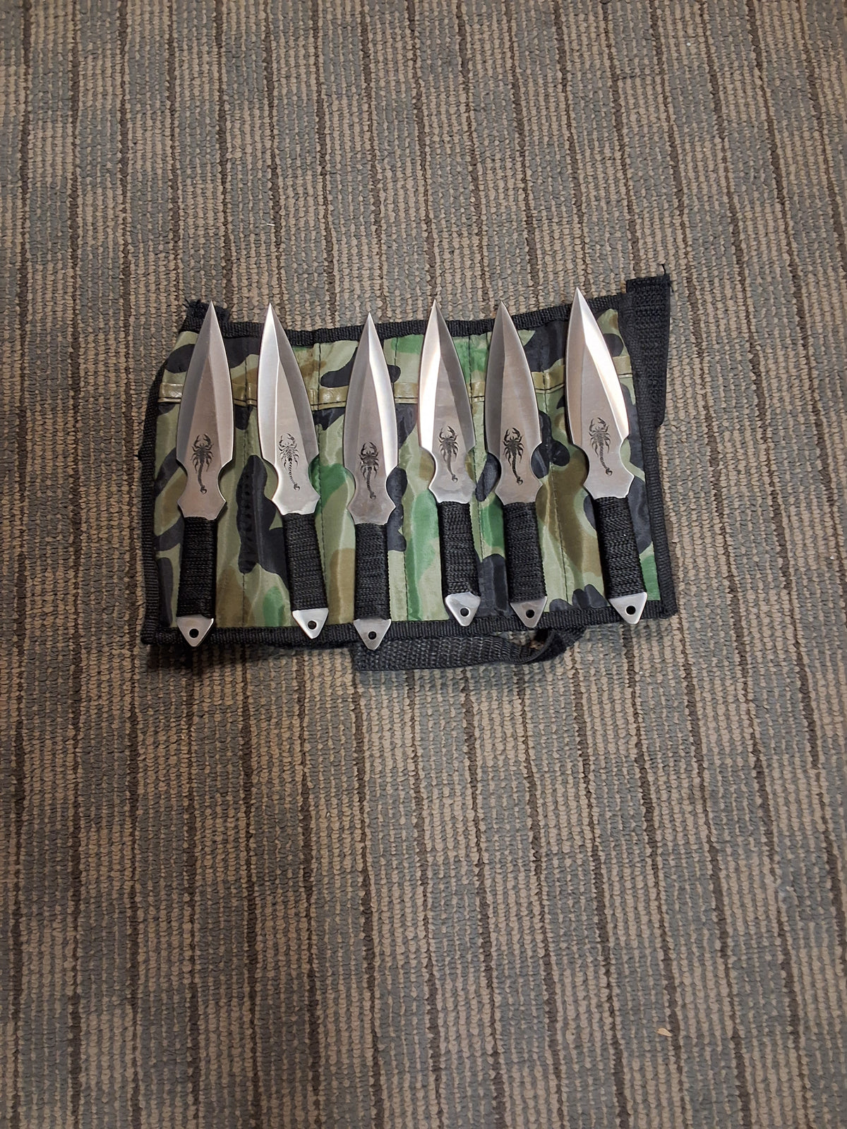6 PIECE DOUBLE EDGE SILVER SCORPION THROWING KNIVES #1060