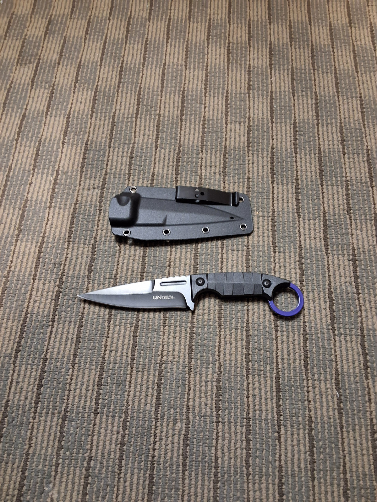 LEAF KNIFE BLACK W/ PURPLE FINGER RING #1513