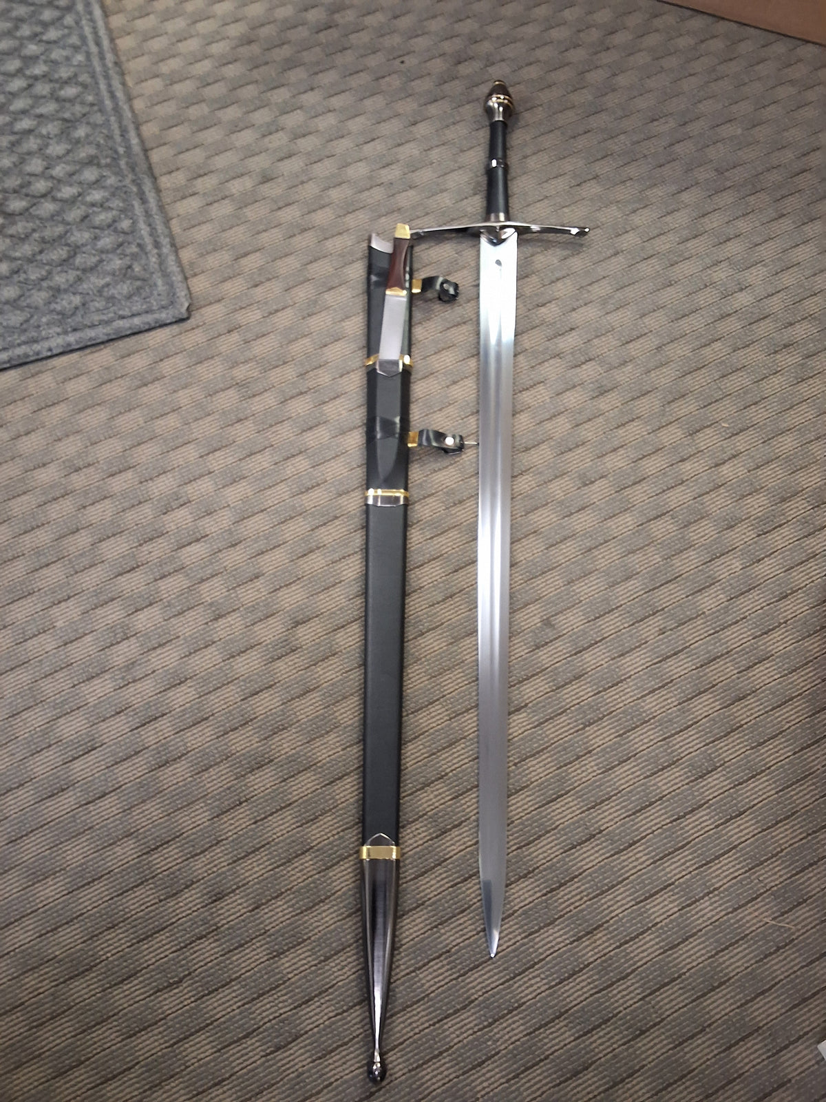 Lord of the Rings Strider Sword with Dagger and Gold Trim on Sheath #3062