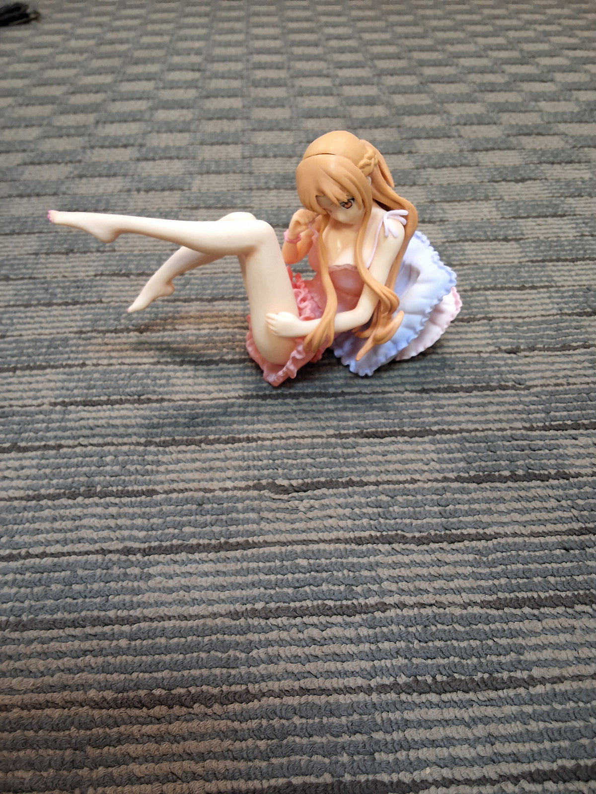 Asuna sitting with 2 pillows behind her #3122