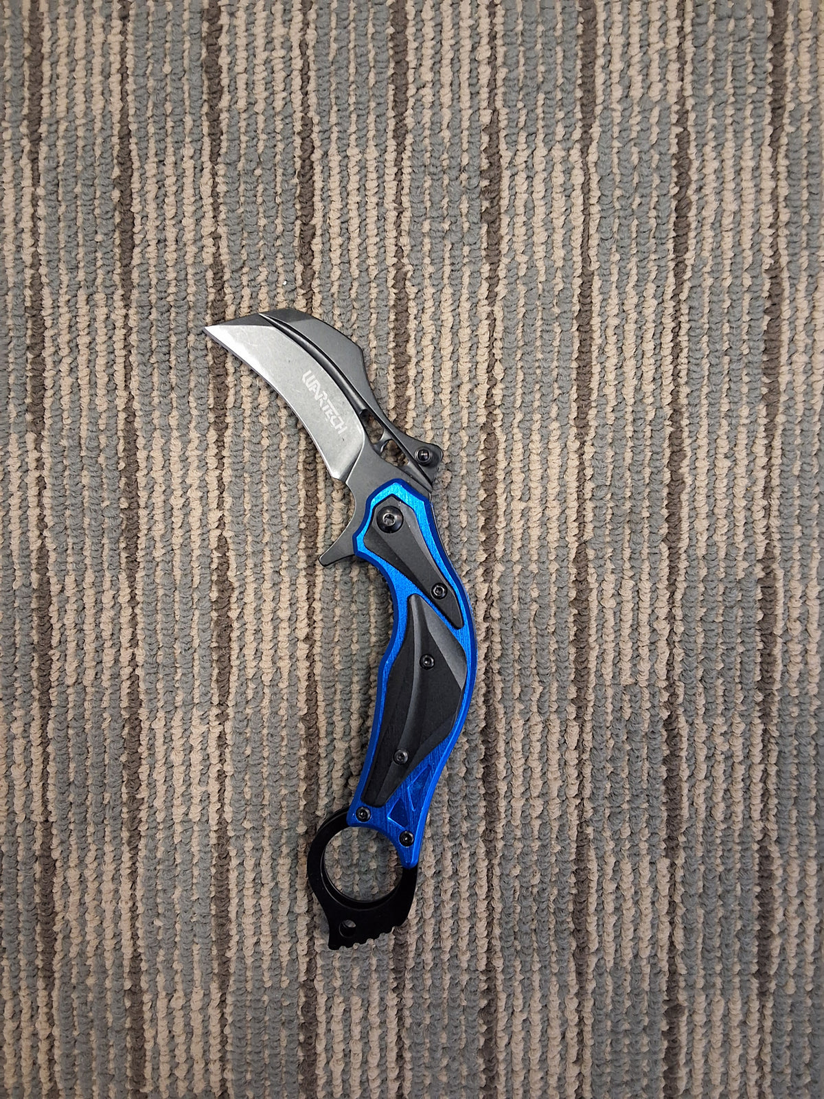 Blue Metalic Blk Karambit