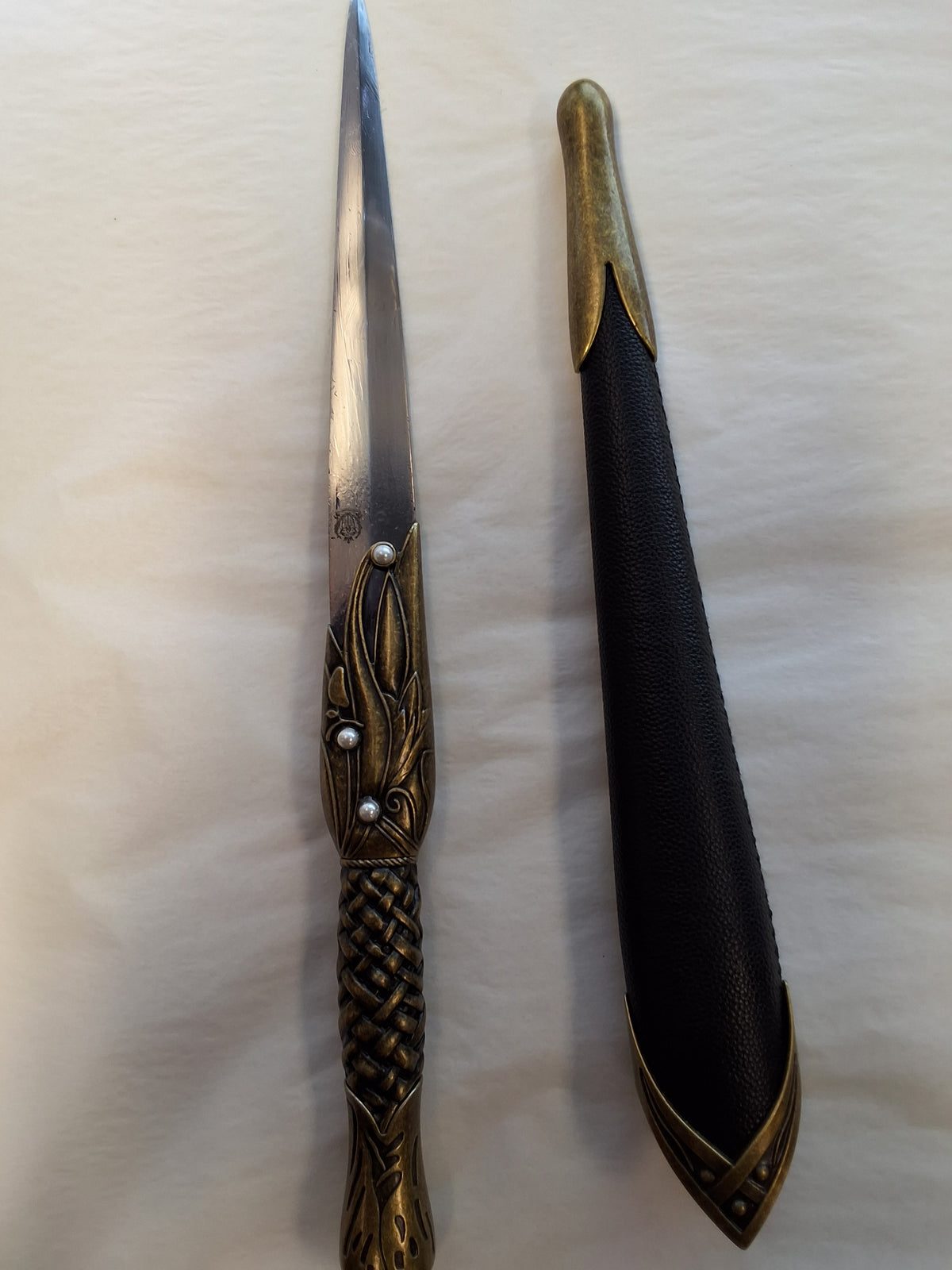 1060 Tempered Steel Gold/Black Dagger #3163