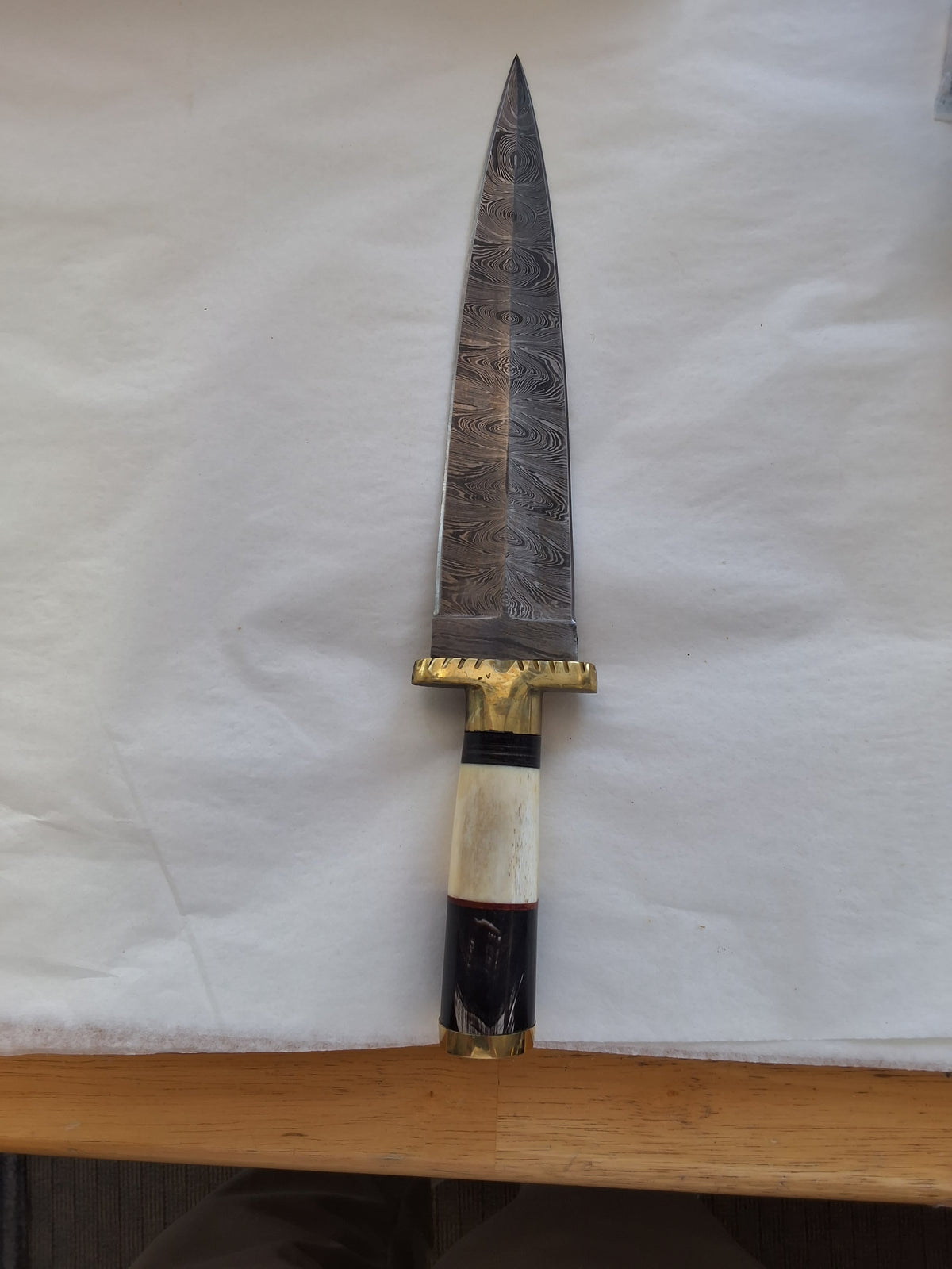 Damas. Knife with white and black wood handle #2034