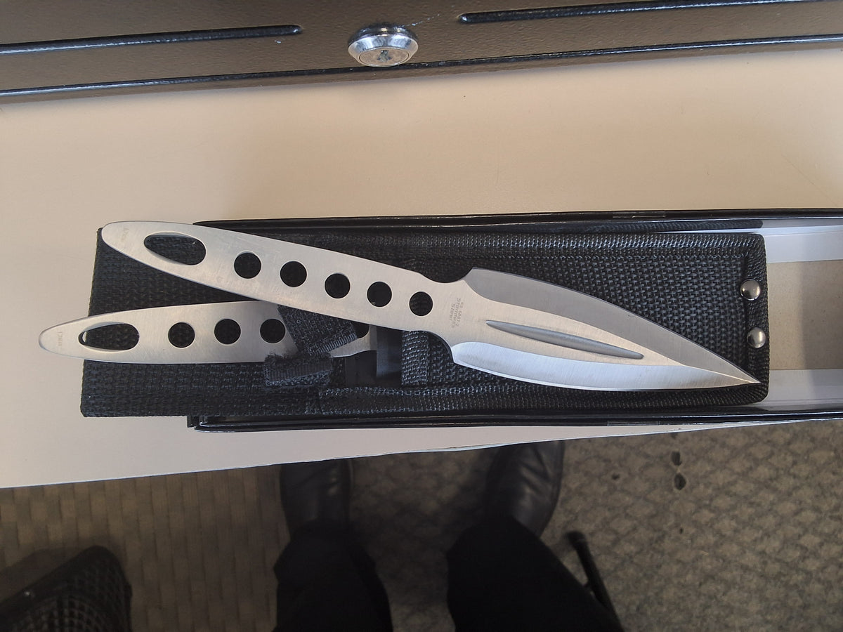 Dbl set throwing knives thick blade